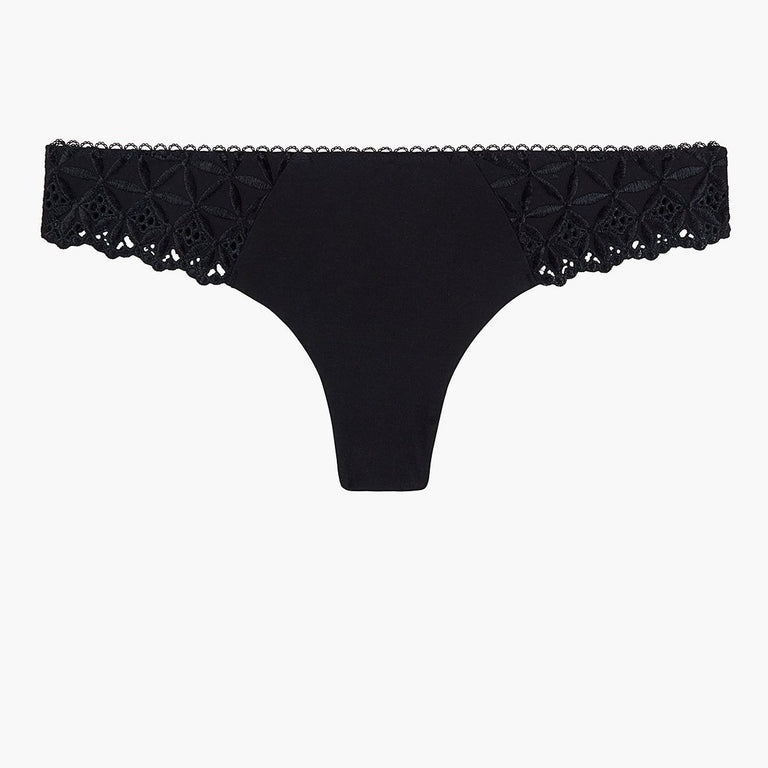 The iconic  Aubade Bahia cotton thong combines modernity with comfort thanks to its cotton knit fabric and the broderie anglaise
