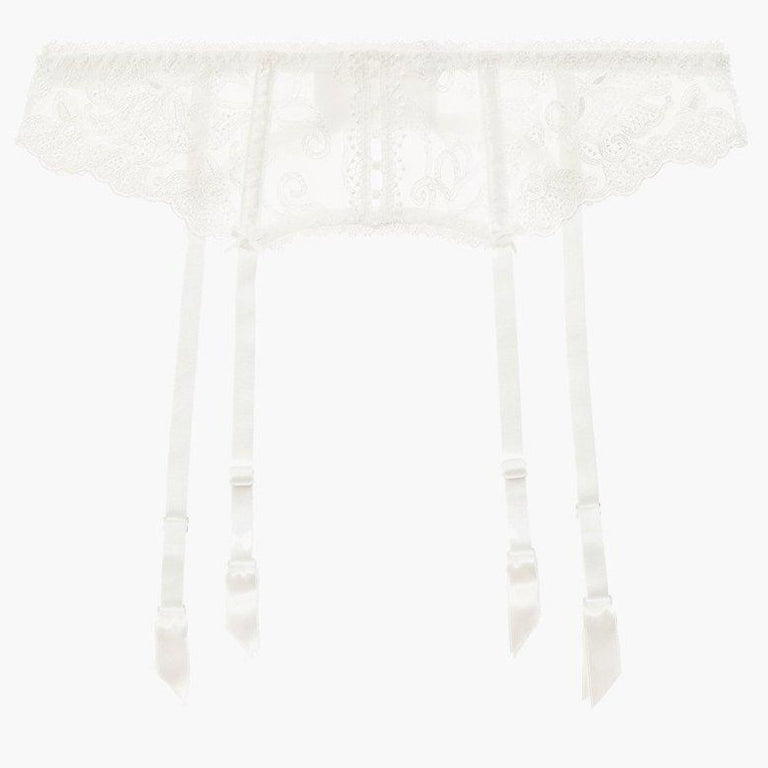 The Aubade Pour Toujours Bridal Suspender Belt is the perfect complement to the bridal lingerie with its romantic, delicate Cornely embroidery. A strip of openwork guipure lace unveils bare skin at the centre, in a charming nod to the buttons found on wedding dresses.